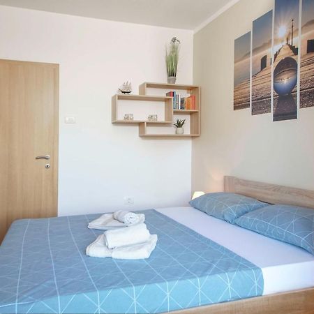 Apartmaji Pri Bosi Nogi Izola Esterno foto