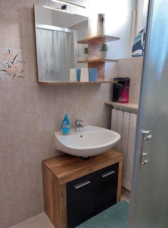 Apartmaji Pri Bosi Nogi Izola Esterno foto