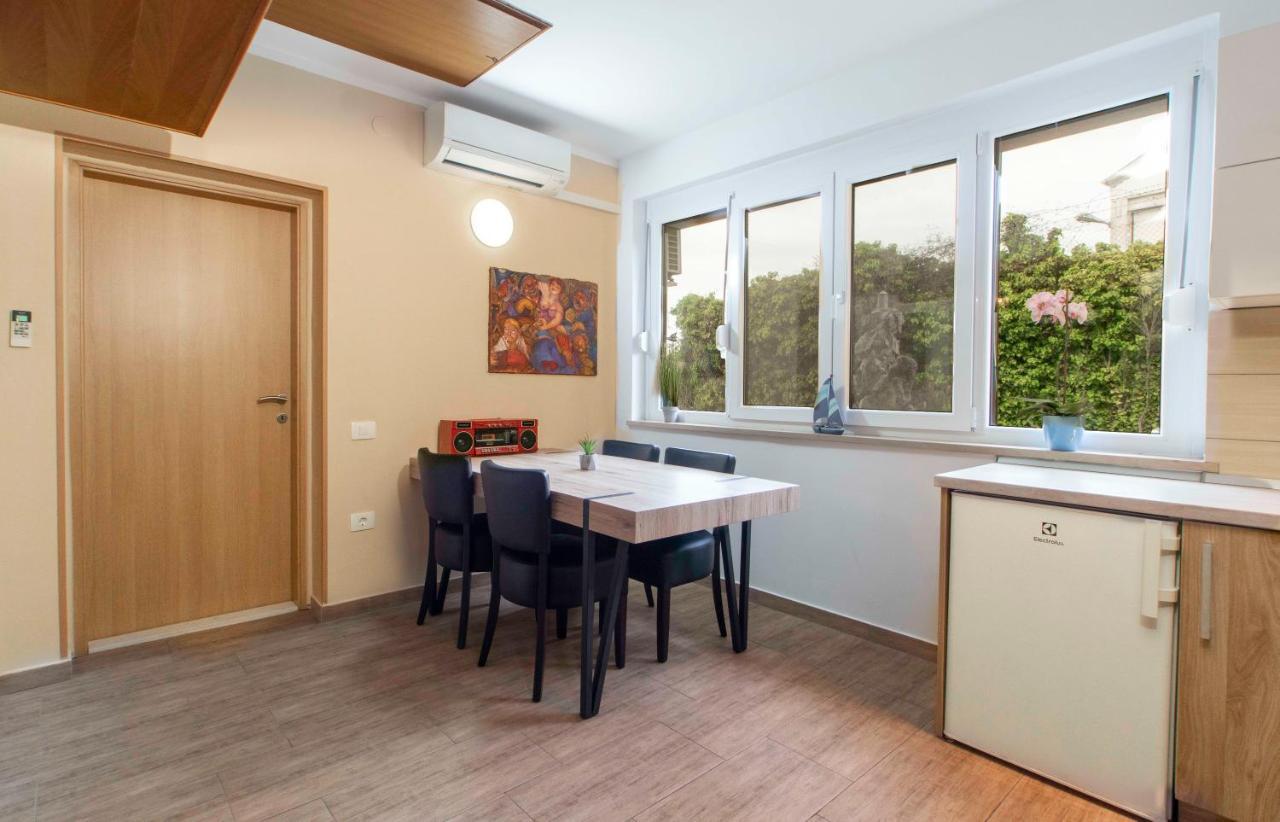Apartmaji Pri Bosi Nogi Izola Esterno foto