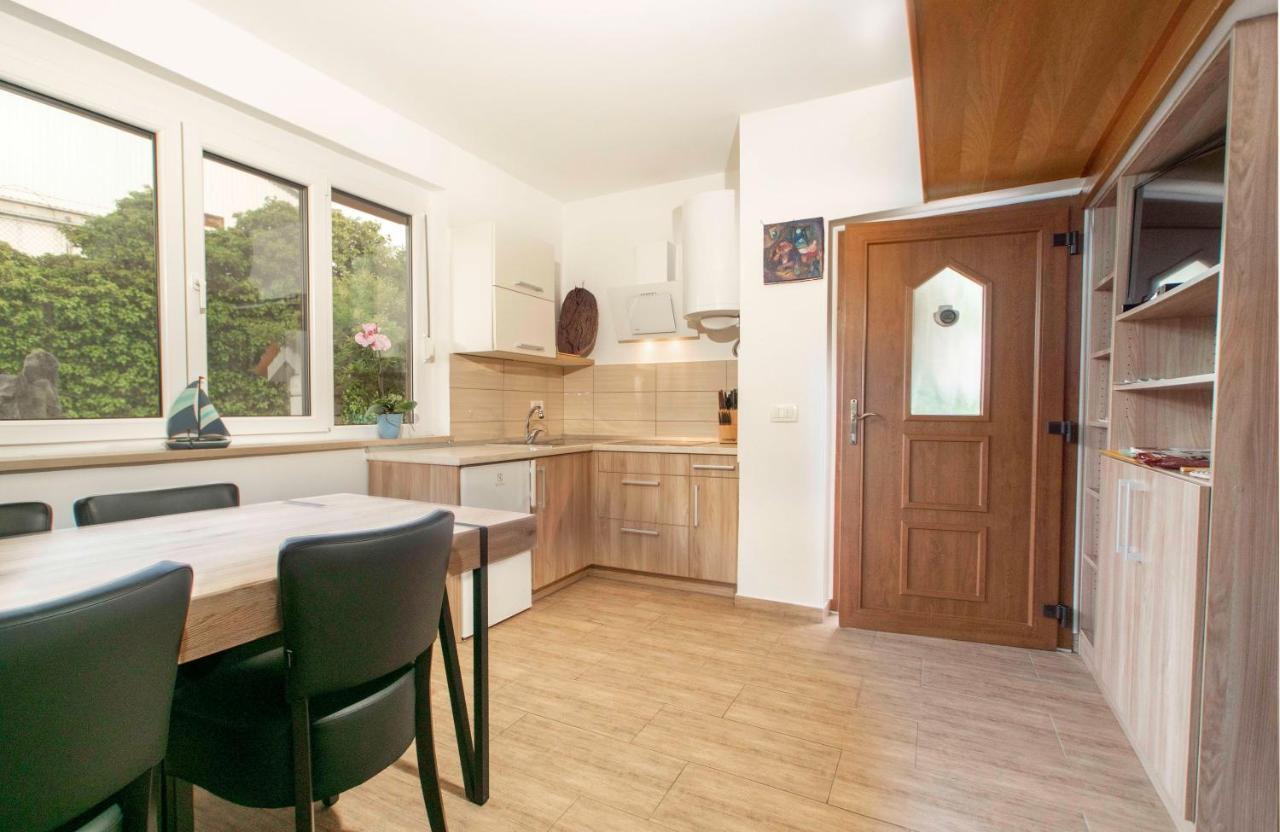 Apartmaji Pri Bosi Nogi Izola Esterno foto