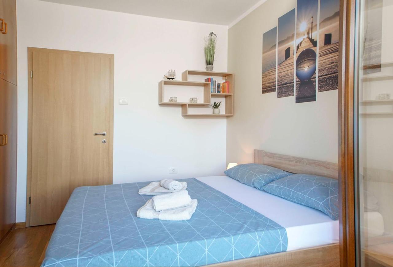Apartmaji Pri Bosi Nogi Izola Esterno foto