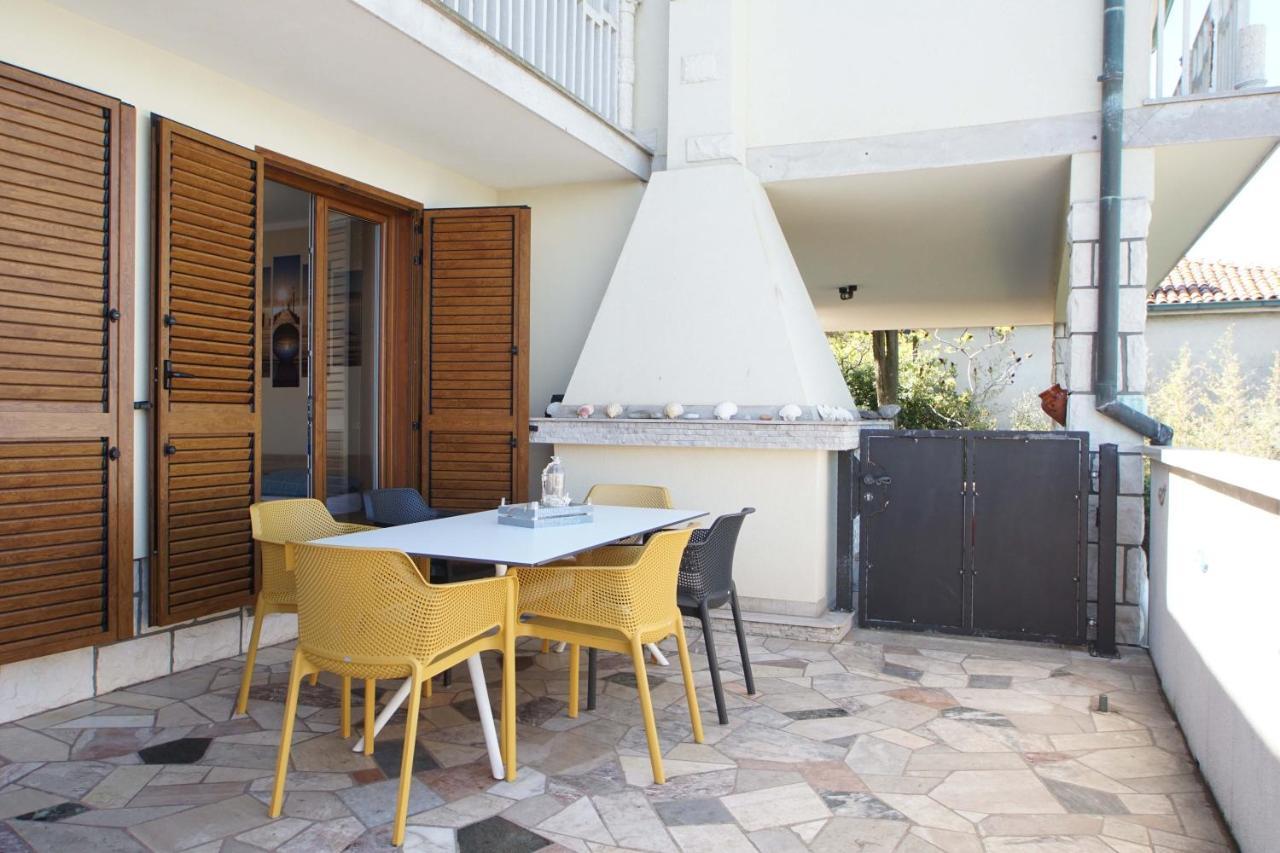 Apartmaji Pri Bosi Nogi Izola Esterno foto