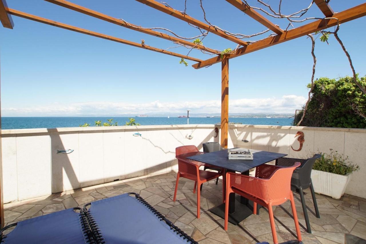 Apartmaji Pri Bosi Nogi Izola Esterno foto